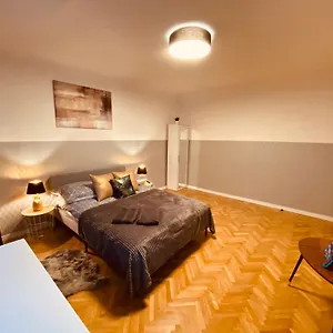 https://clicktheflat-karmelicka-apart-rooms.warsawhotelspoland.com